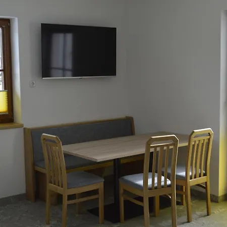 Restaurant Pizzeria Langreiter * امباخ